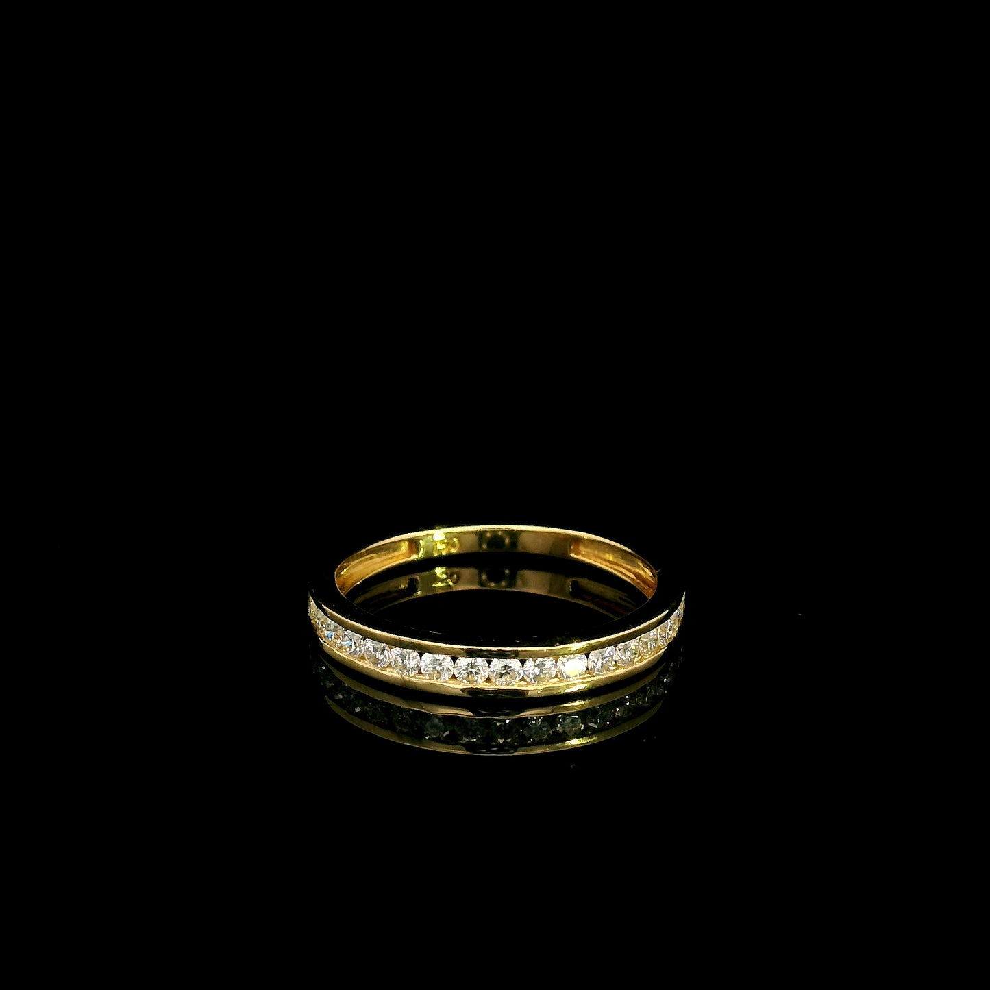 1.50 carat round diamond bridal set with matching diamond wedding band in 18K yellow gold