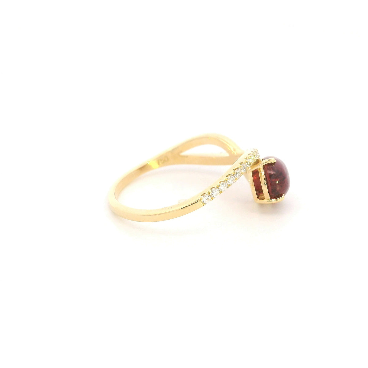Oval cabochon ruby and diamond ring in 18K yellow gold with curved crossover band