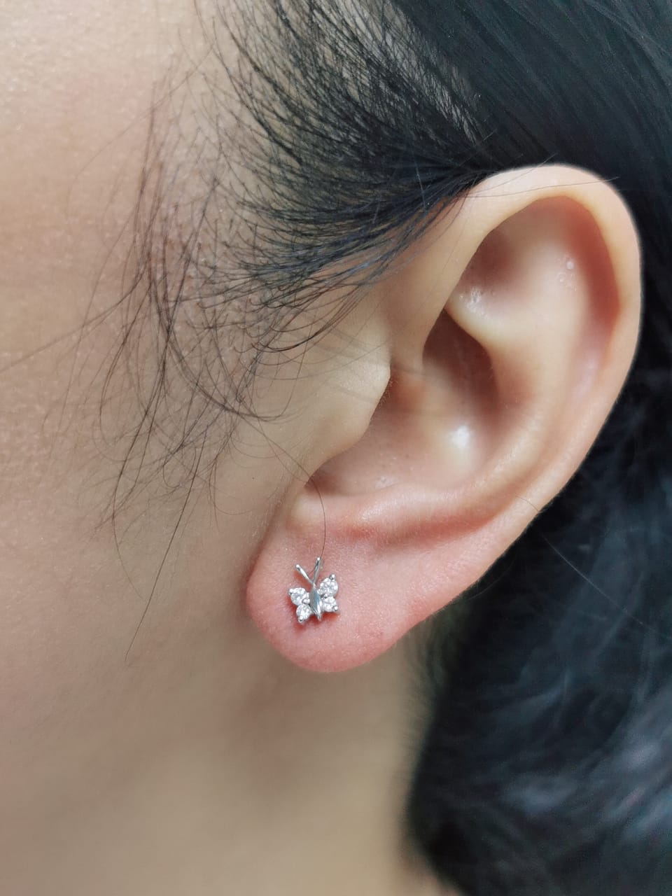 For A Look That's 'Fluttery' And Divine, You'll Want To Slip On These Dainty And Cute 18k Gold Butterfly Stud Earrings! With Their Sparkly Details, They're Sure To Make A Statement.