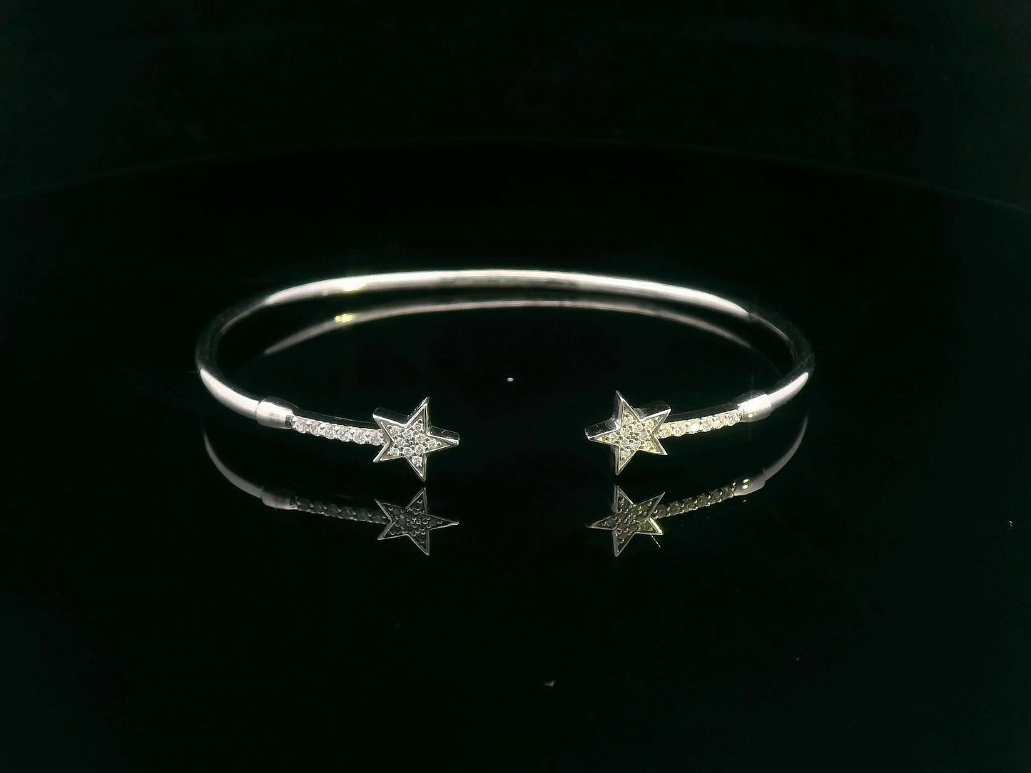 18K gold open bangle with pavé diamond star motifs on each end – 0.22 carats total.