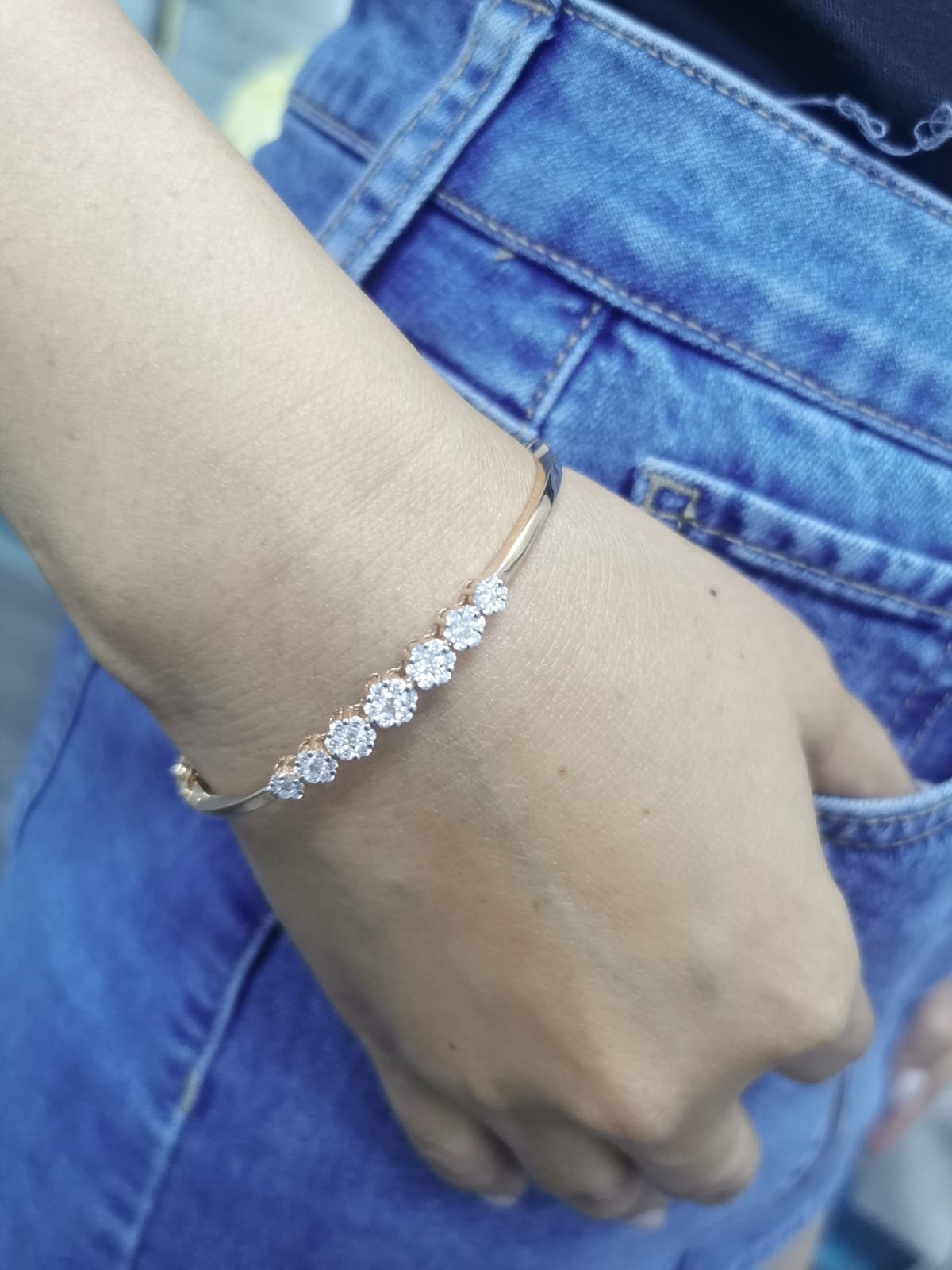 18K gold diamond bangle bracelet featuring 0.95 carats of round-cut diamonds in a clustered design, blending elegance with modern minimalism.