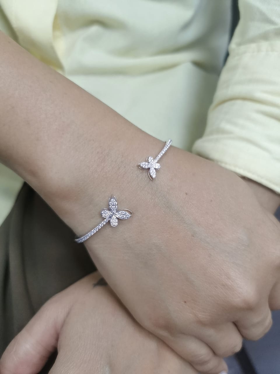 18K gold butterfly bangle with 0.86 carat pavé diamonds in open cuff design