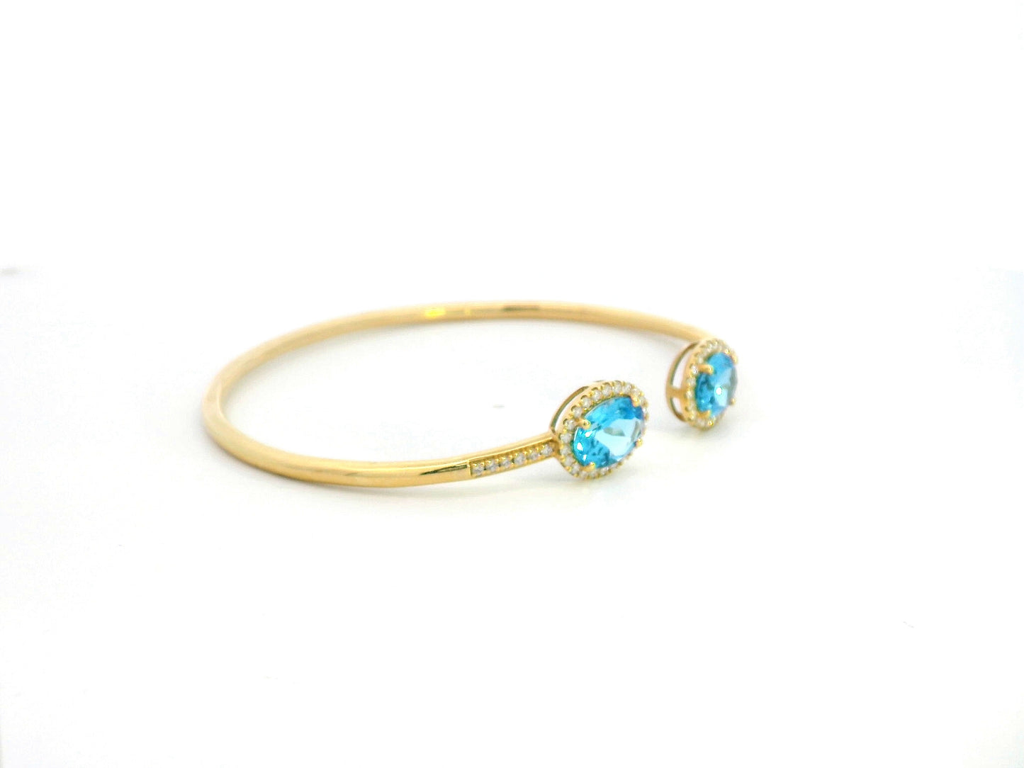 18K Yellow Gold Swiss Blue Topaz & Diamond Bangle with Oval-Cut Gemstones and Halo Diamonds – Elegant Open Cuff Bracelet.