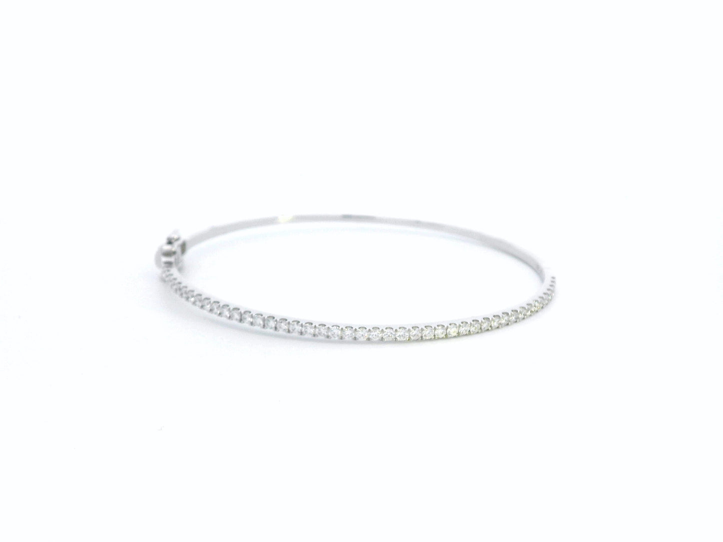 18K white gold bangle with single row of diamonds – 0.92 carat diamond bracelet