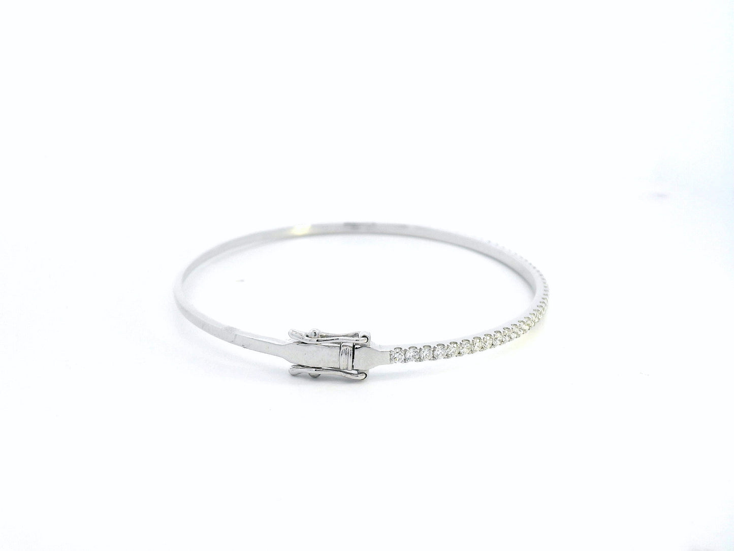 18K white gold bangle with single row of diamonds – 0.92 carat diamond bracelet