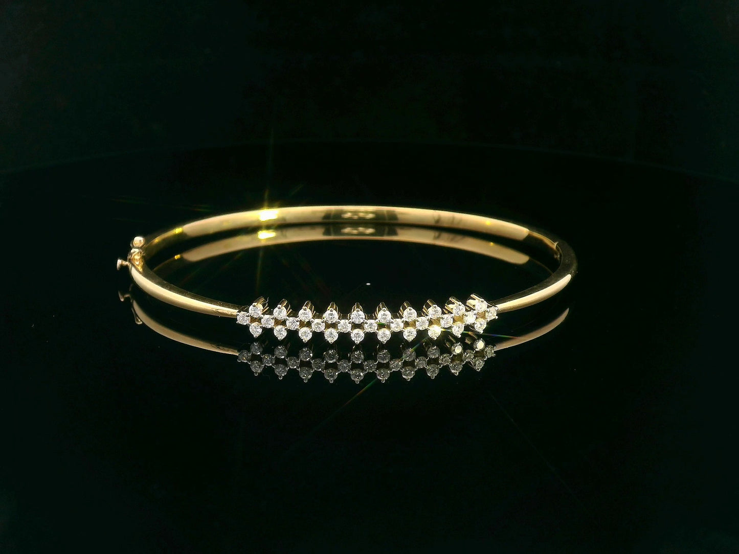 18K gold diamond bangle bracelet featuring 0.48 carat round-cut diamonds in a sleek stackable hinged cuff design – perfect for elegant everyday wear and special occasions.