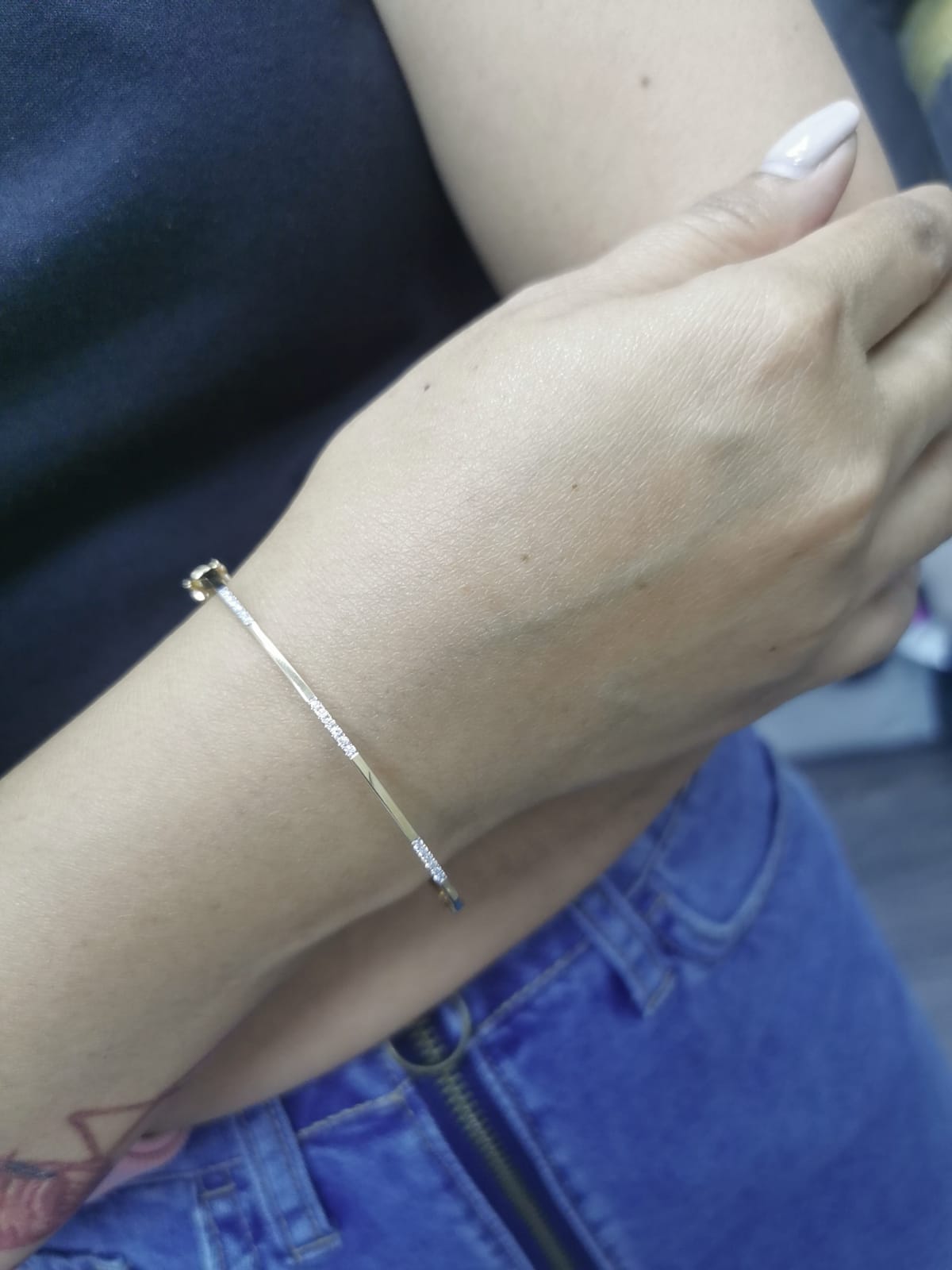 18K yellow gold minimalist bangle with 0.17 carat round-cut diamonds in triple accent design