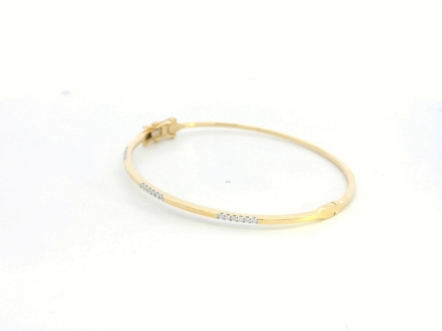 18K yellow gold minimalist bangle with 0.17 carat round-cut diamonds in triple accent design
