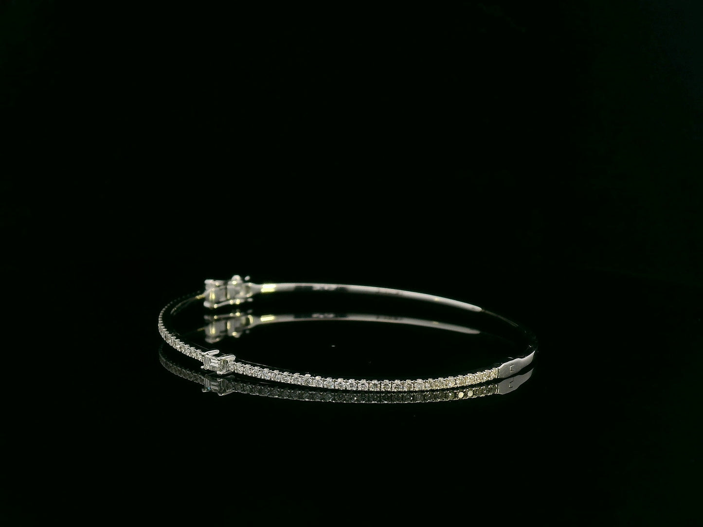 18k White Gold Diamond Bangle With Round and Baguette Diamonds | Elegant Fine Jewelry
