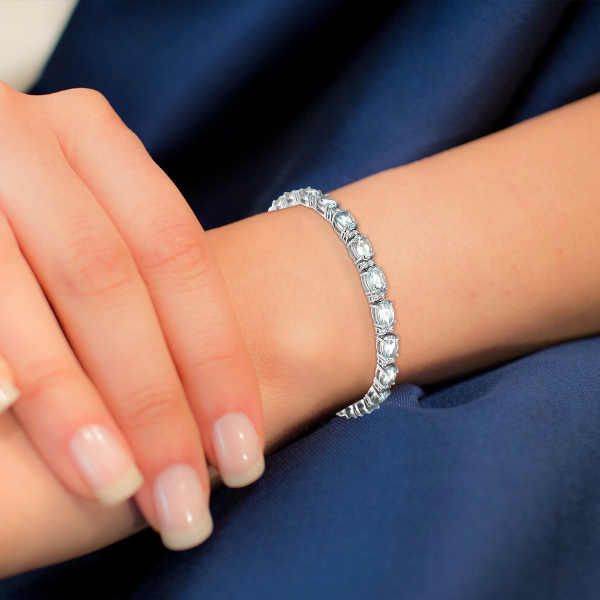Aquamarine And Diamond Bracelet In18k White Gold.