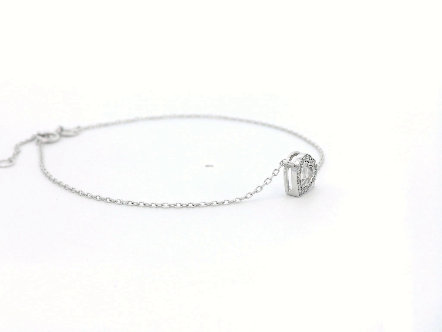 18K Gold Heart Bracelet with 0.06 Carat Diamond – Elegant & Timeless Jewelry