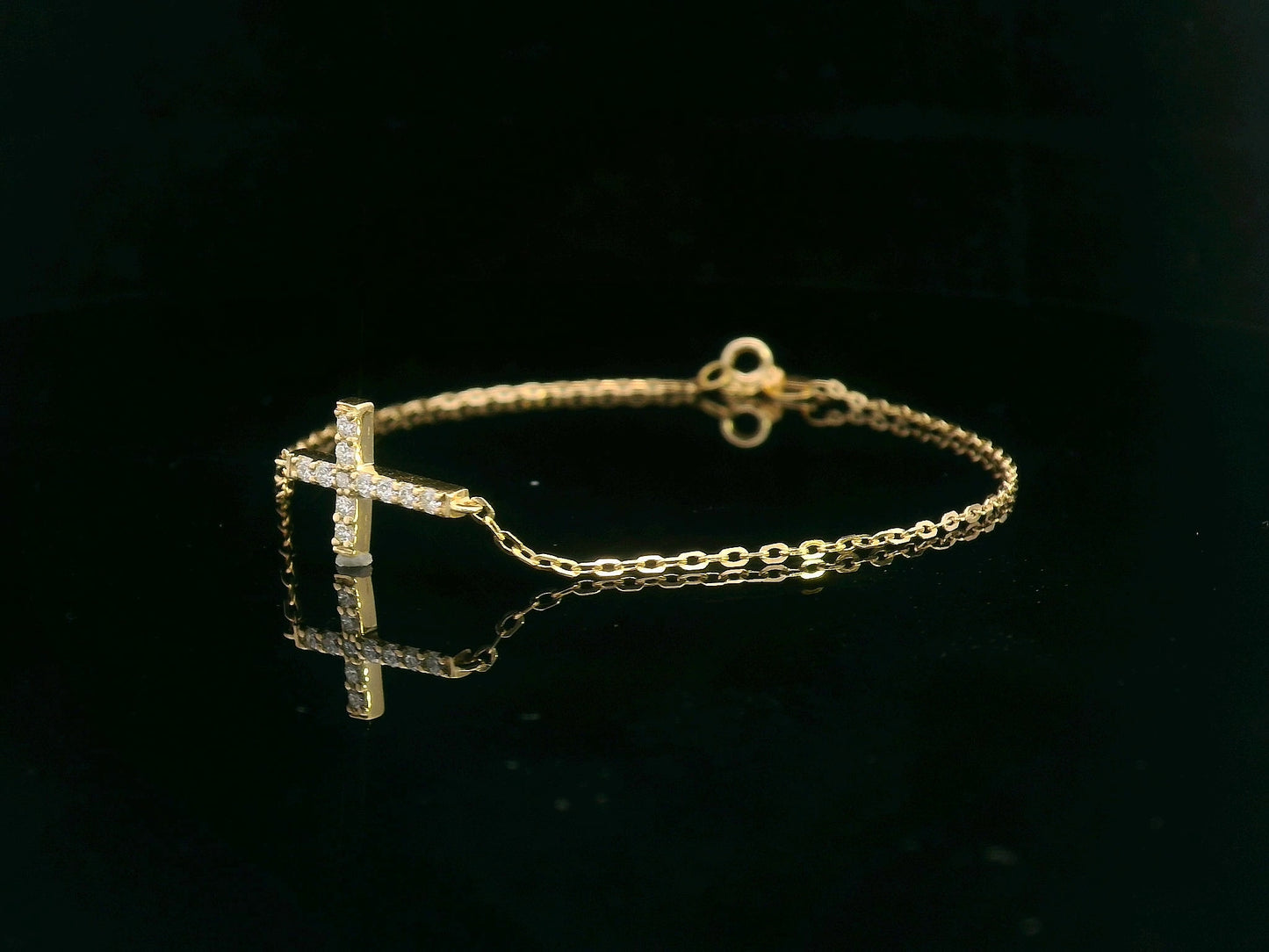 18K yellow gold bracelet with horizontal diamond cross on dainty chain – 0.14 carats