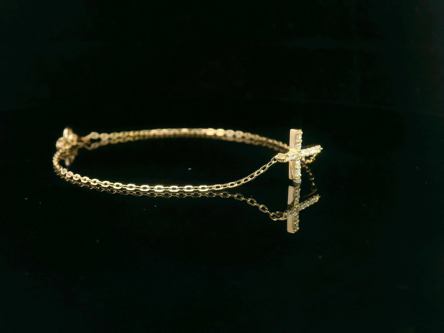 18K yellow gold bracelet with horizontal diamond cross on dainty chain – 0.14 carats