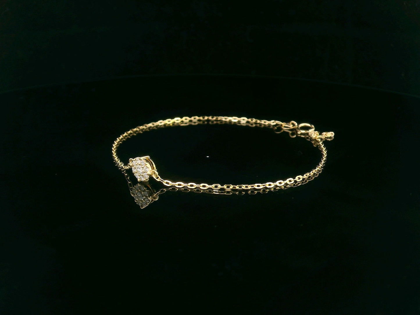 18K yellow gold chain bracelet with a 0.15 carat round diamond cluster centerpiece