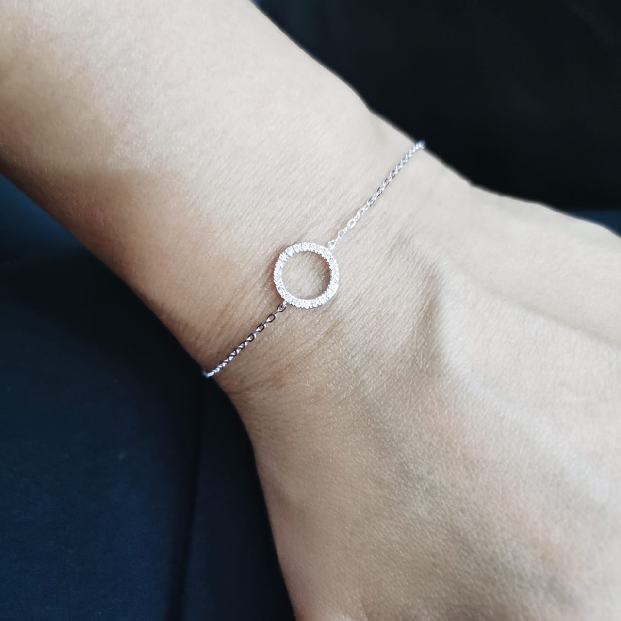 18K White Gold Bracelet with Open Circle and 0.12ct Diamonds