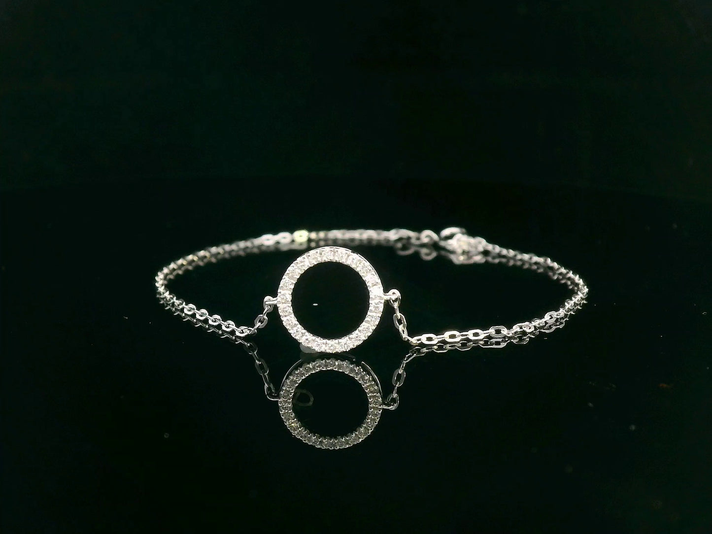 18K White Gold Bracelet with Open Circle and 0.12ct Diamonds