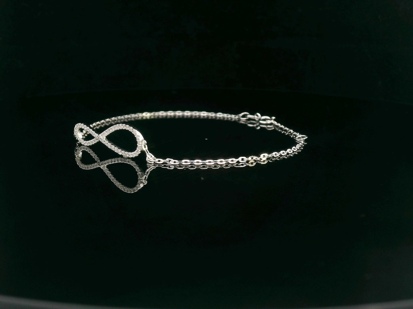 18K White Gold Infinity Bracelet with 0.23 Carat Diamonds