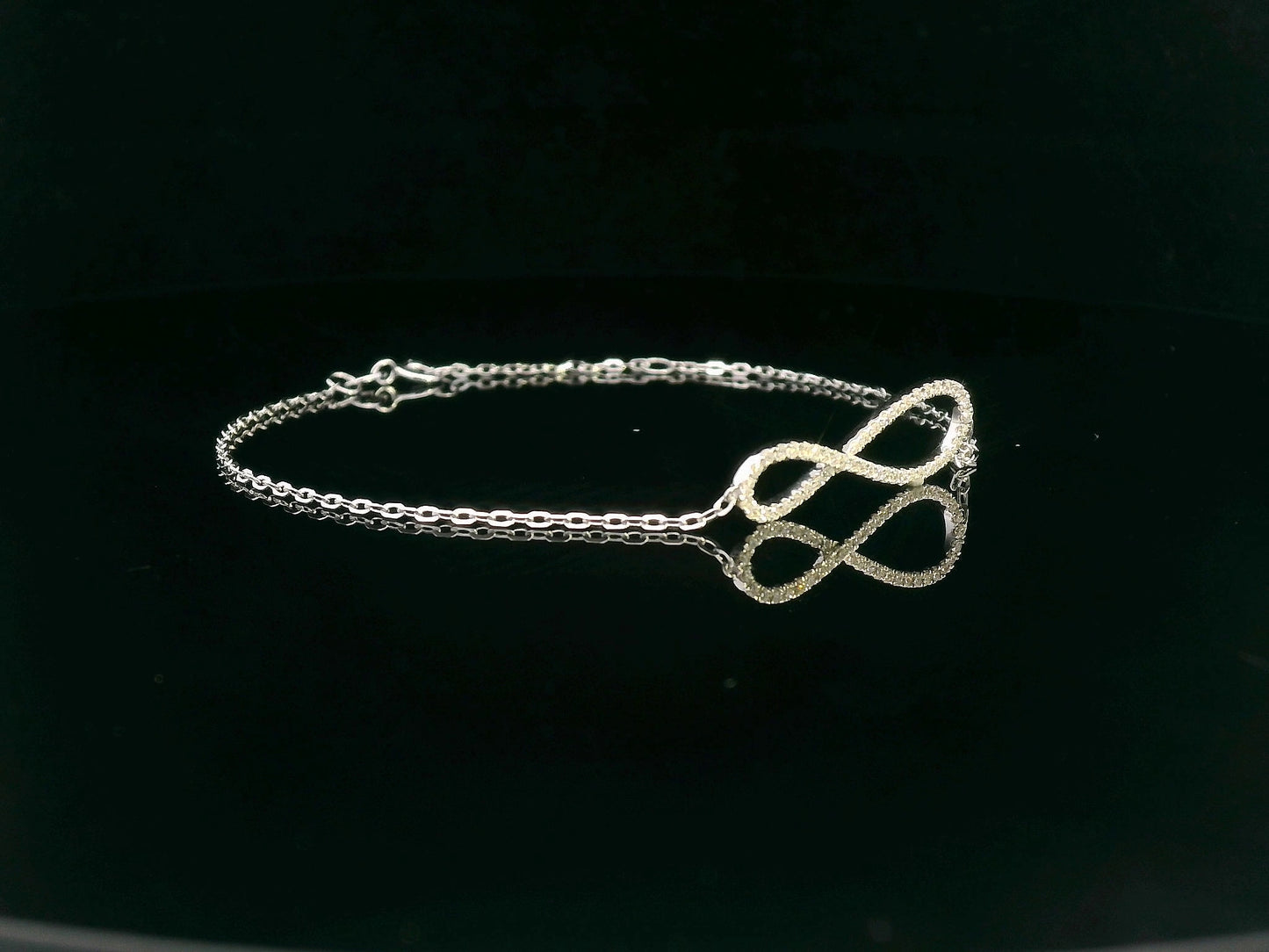 18K White Gold Infinity Bracelet with 0.23 Carat Diamonds