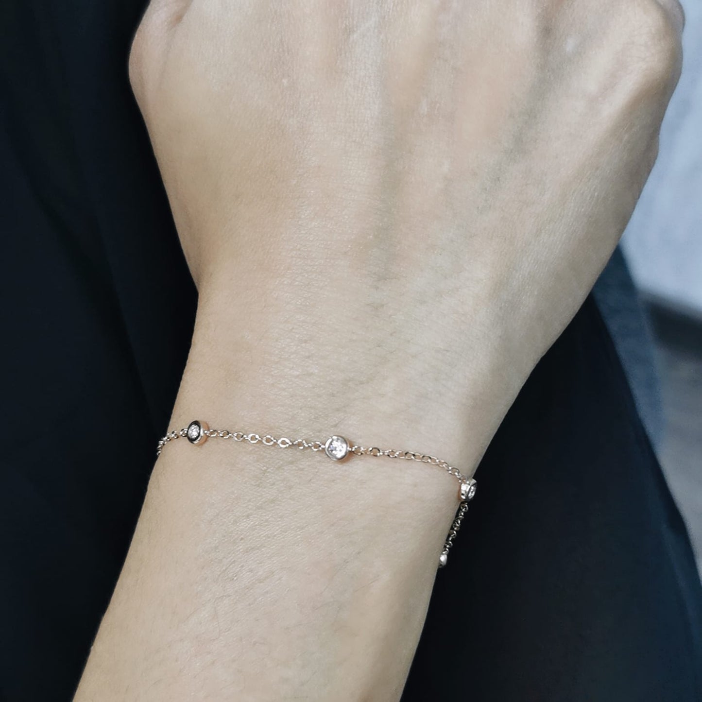 18K rose gold bracelet with round bezel-set diamonds – 0.18 carats total