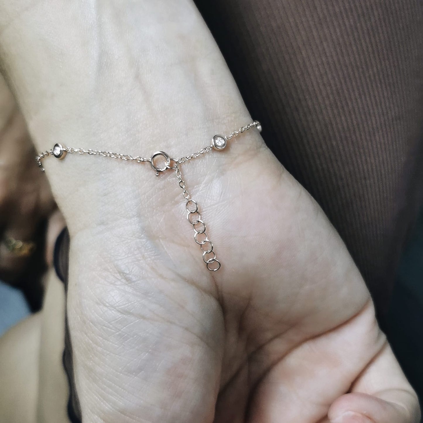 18K rose gold bracelet with round bezel-set diamonds – 0.18 carats total