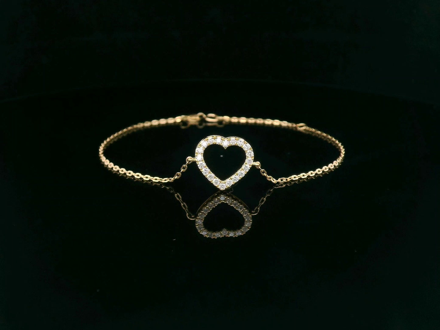 18K yellow gold chain bracelet with pavé diamond open heart charm – 0.32 carats