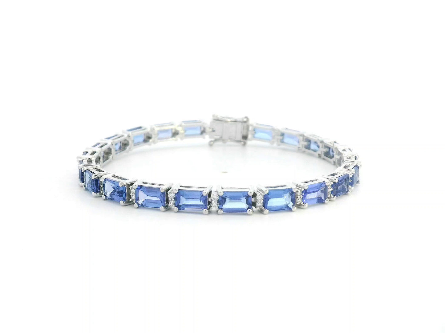 Elegant white gold bracelet featuring 12.98 carat tanzanites