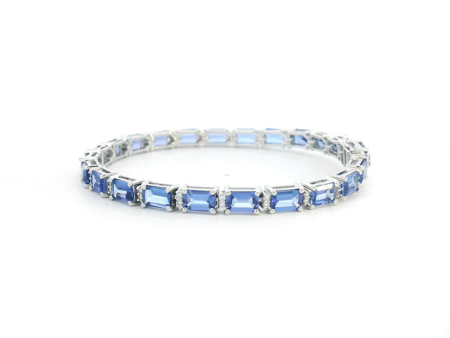 18K white gold tennis bracelet with emerald-cut tanzanites and diamond accents