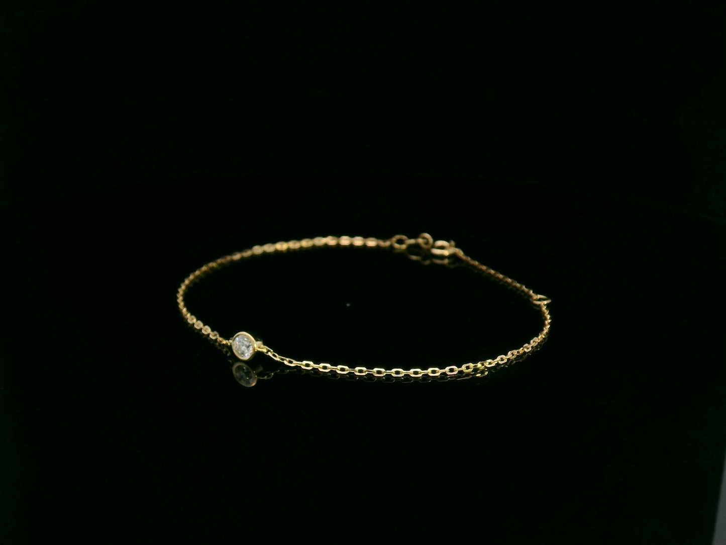 18K yellow gold diamond solitaire chain bracelet with bezel-set 0.14 carat diamond – Emirates Diamonds