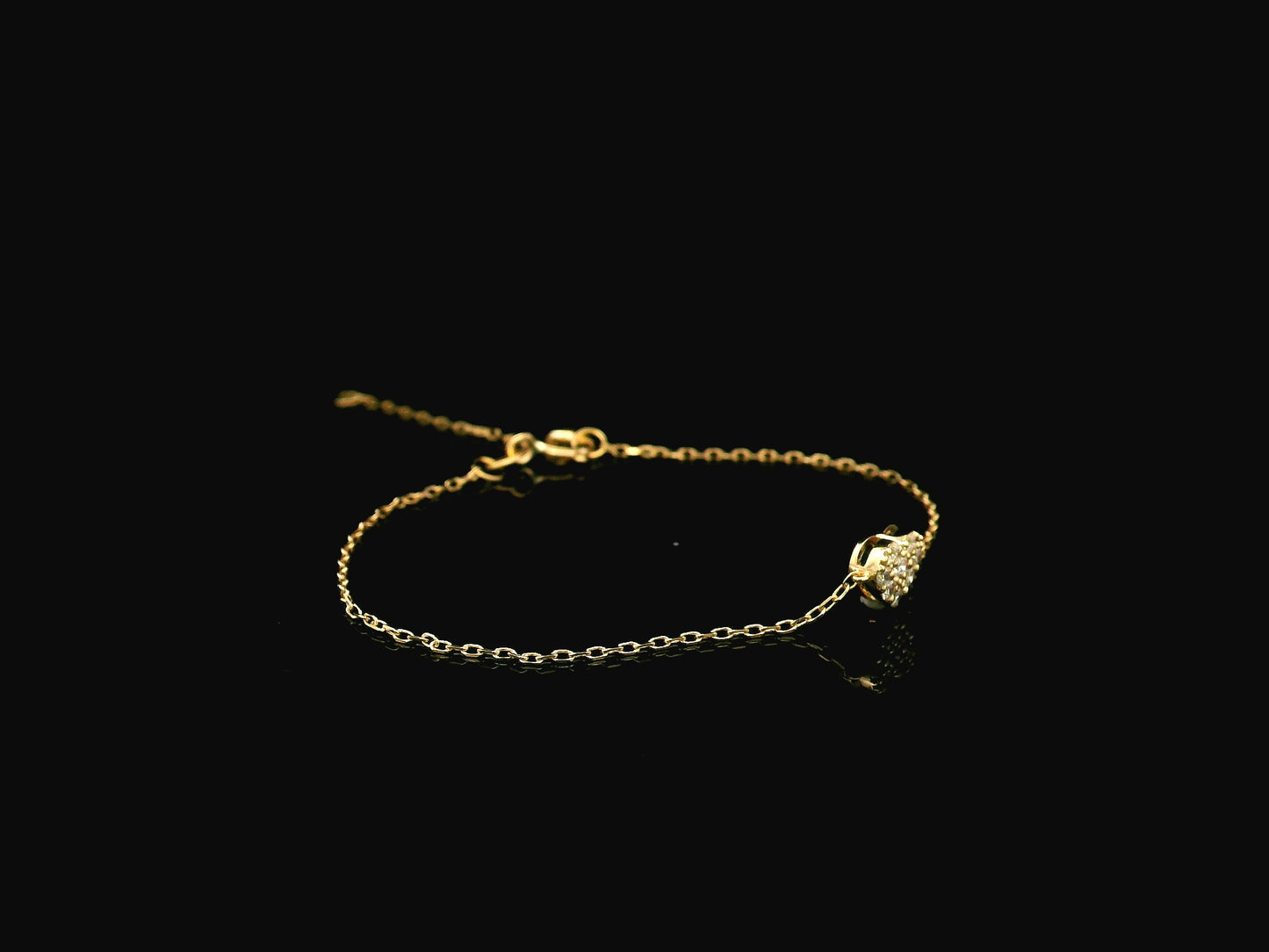 18K yellow gold diamond heart bracelet with pavé set natural diamonds