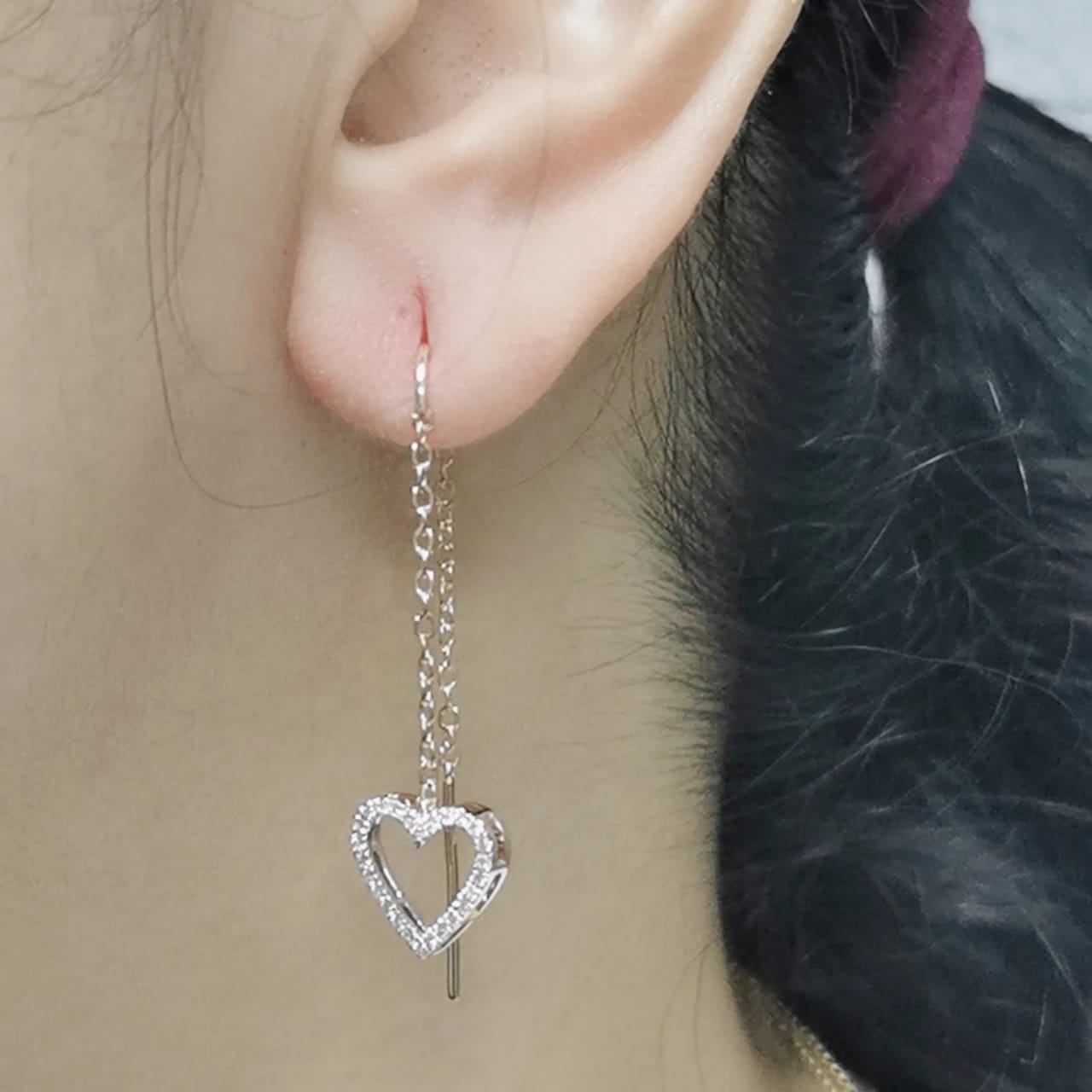 LOVE THIS Needle And Thread Earrings With Diamond Heart Charms In Lustrous 18k Rose Gold. These Earrings Weave Elegance And Romance Together In A Delicate Design, Featuring Sparkling Diamond Heart Charms That Dangle Gracefully From The Slender chain. The Shimmering Diamonds Exude Love And Brilliance, Adding A Touch Of Romance To These Modern And Stylish Earrings.