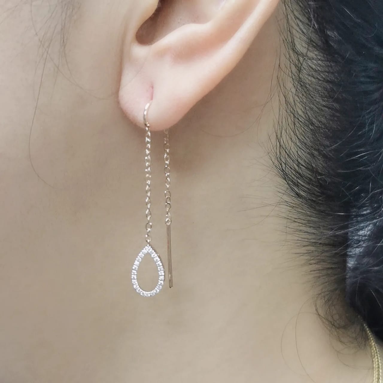 Introducing Our Mesmerizing Needle And Thread Earrings, Exquisitely Crafted In 18k Rose Gold. These Earrings Exude Sophistication And Glamour, With Delicate Chains Gracefully Suspending A Dazzling Diamond-Adorned Drop-Shaped Charm. The Sparkling Diamonds Glisten With Every Movement, Adding A Touch Of Timeless Elegance And Allure To Your Ensemble. A perfect Accessory For Any Occasion That Will Leave A Lasting Impression.