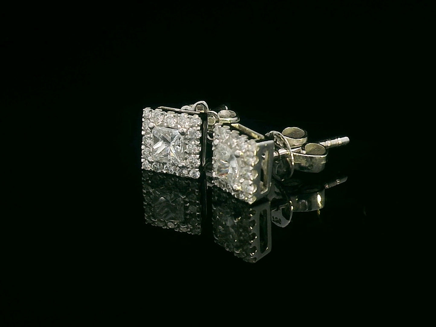 18K Gold Princess Cut Diamond Halo Stud Earrings with 0.38 ct center diamonds and 0.22 ct halo