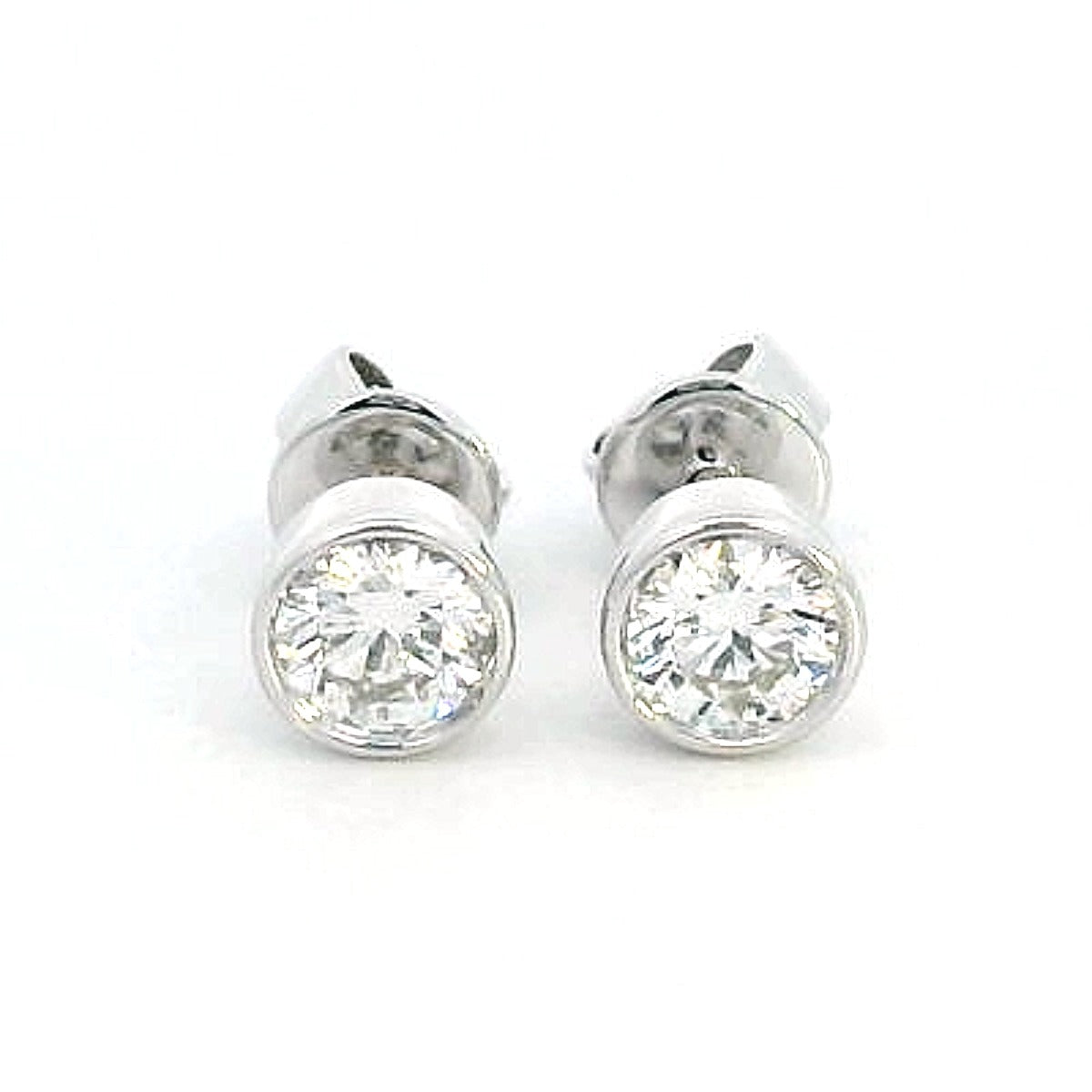 18K Gold Bezel-Set Diamond Stud Earrings – 0.56 Carat Total Weight – Classic Fine Jewelry.