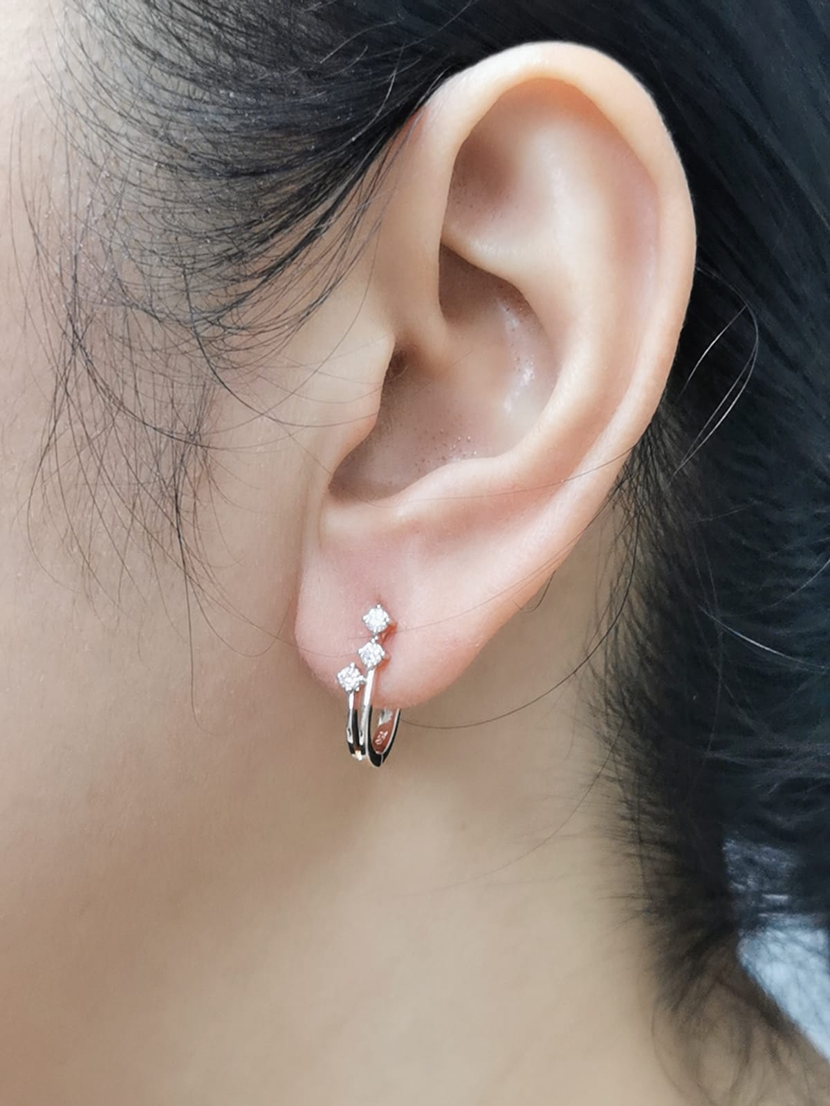 18K gold huggie hoop earrings with 0.24 carats of diamonds in a sleek multi-diamond design.