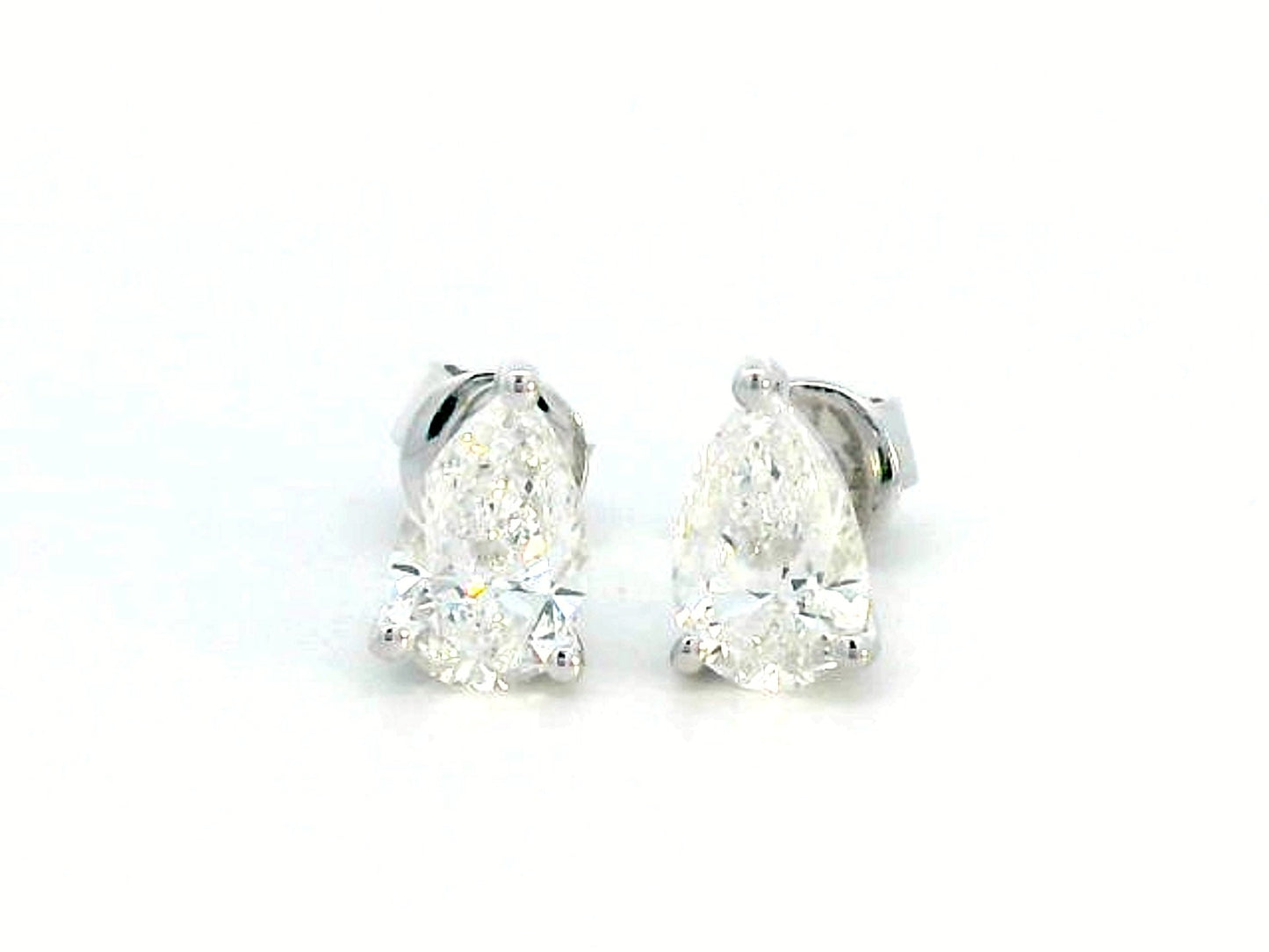 1.18 carat pear-cut diamond stud earrings set in 18K gold, featuring a brilliant sparkle and a timeless design.