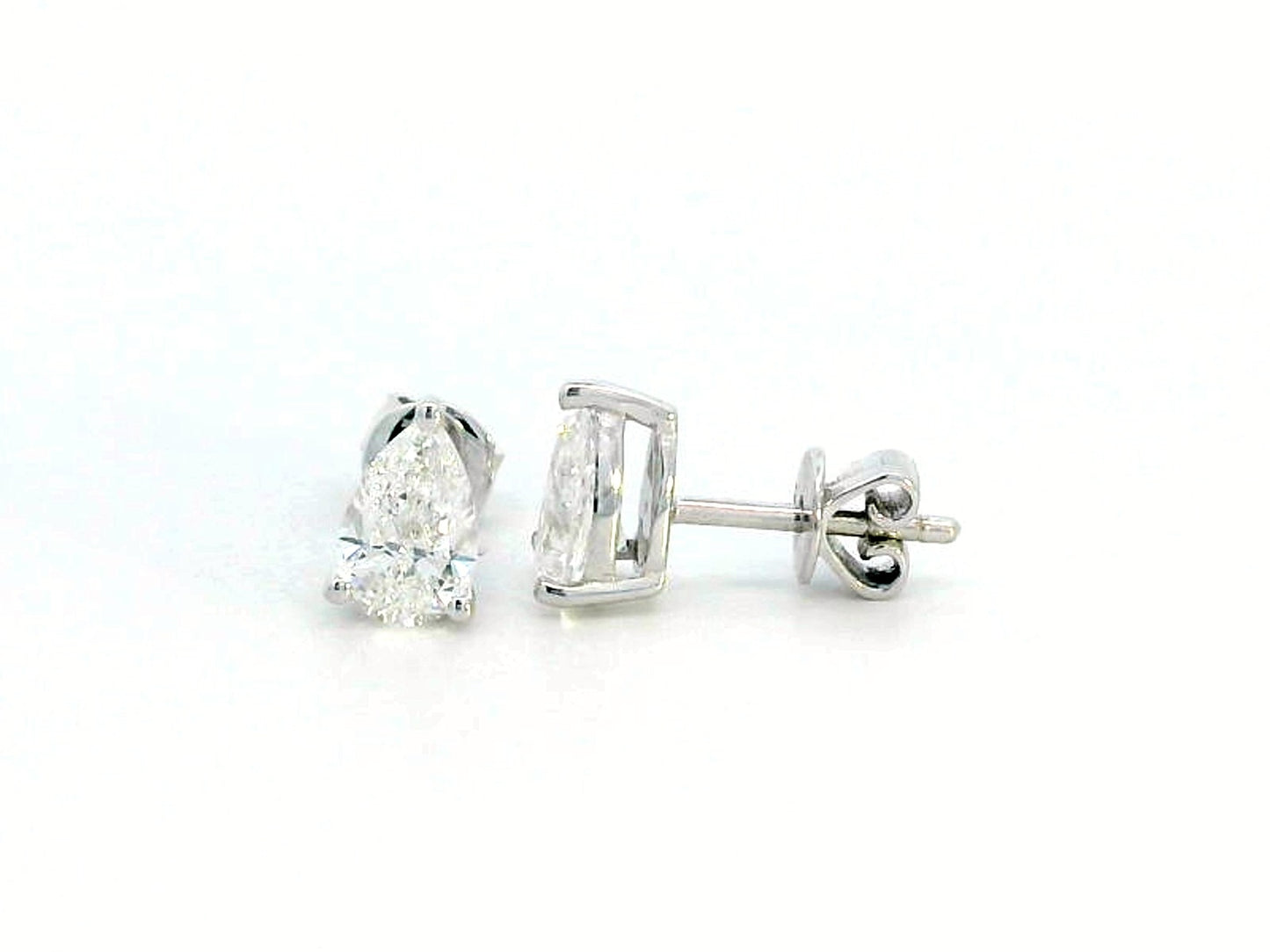 1.18 carat pear-cut diamond stud earrings set in 18K gold, featuring a brilliant sparkle and a timeless design.