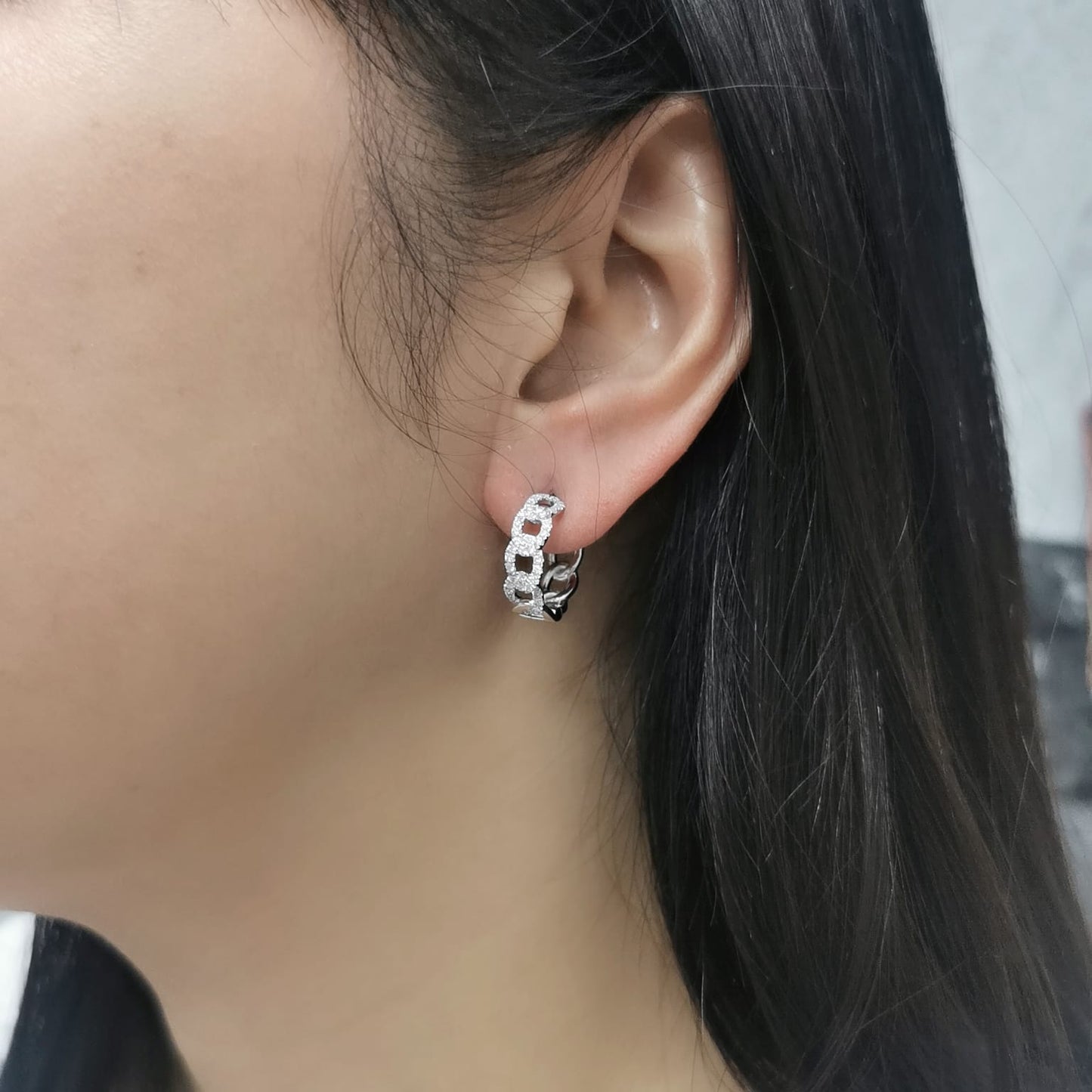 18K gold chain-link earrings with 0.54 carats of sparkling diamonds, featuring a modern and stylish design for an elegant statement look.