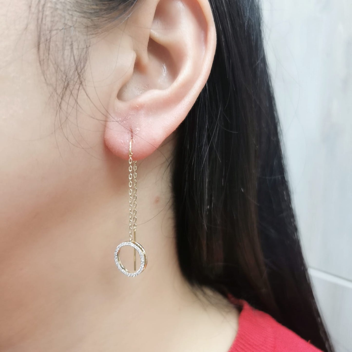 18K gold diamond threader earrings with a 0.22ct round diamond open circle drop, featuring a delicate and modern design.