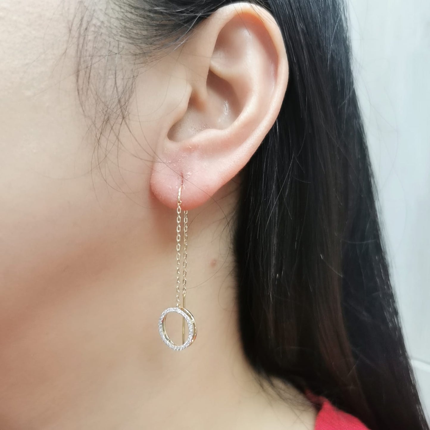 18K gold diamond threader earrings with a 0.22ct round diamond open circle drop, featuring a delicate and modern design.