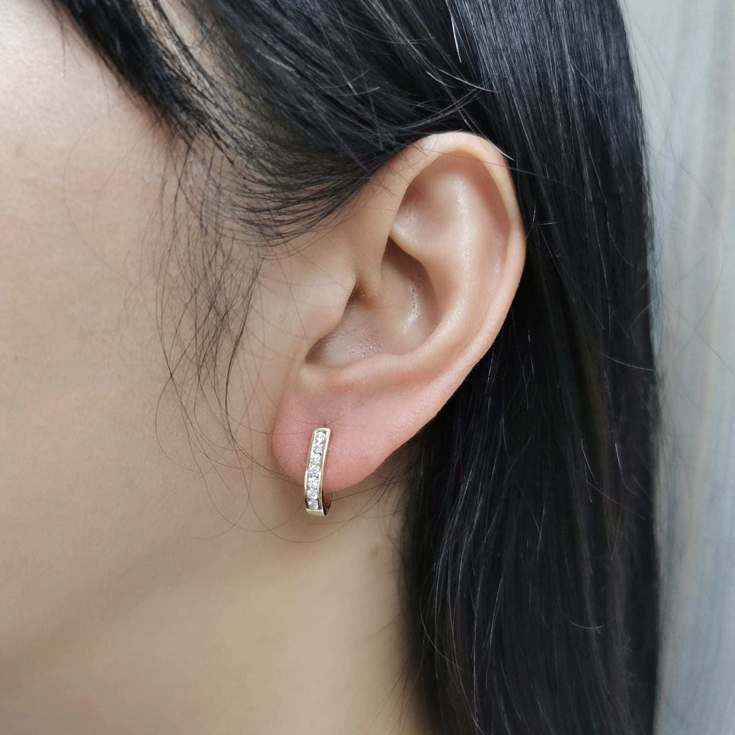 18K gold curved bar diamond earrings with 0.31ct round-cut diamonds, sleek modern design.