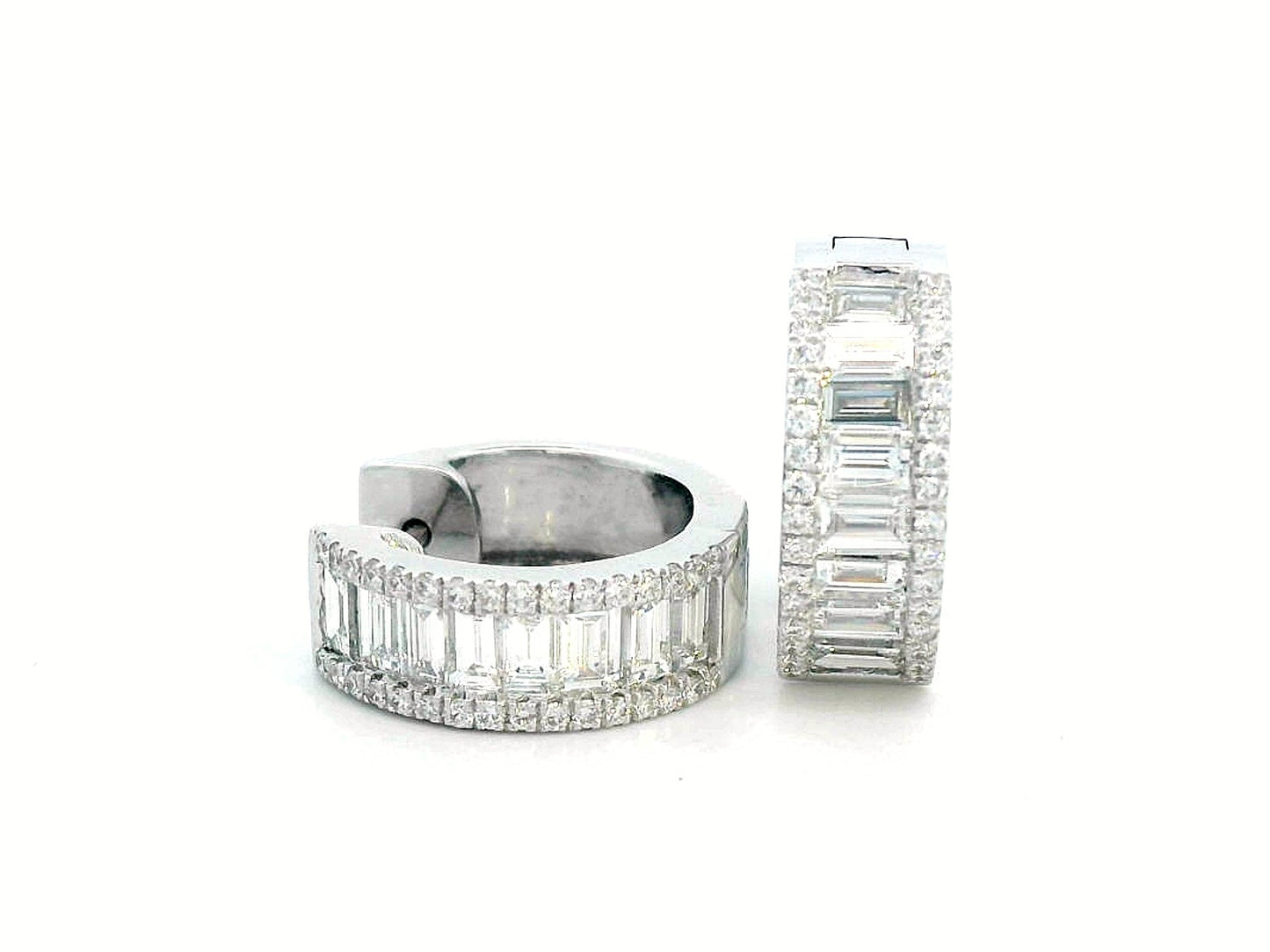 18K gold huggie hoop earrings with 1.58ct baguette and round diamonds. Elegant and timeless.