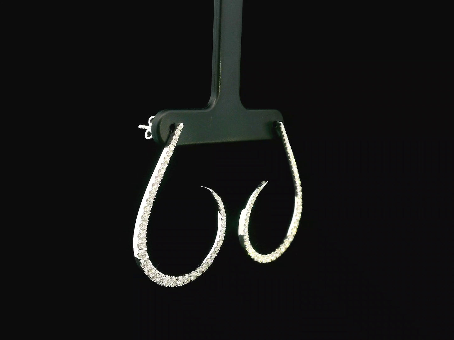 18K gold diamond curve earrings with 1.32 carats of diamonds, featuring a sleek and modern design for a sophisticated look.