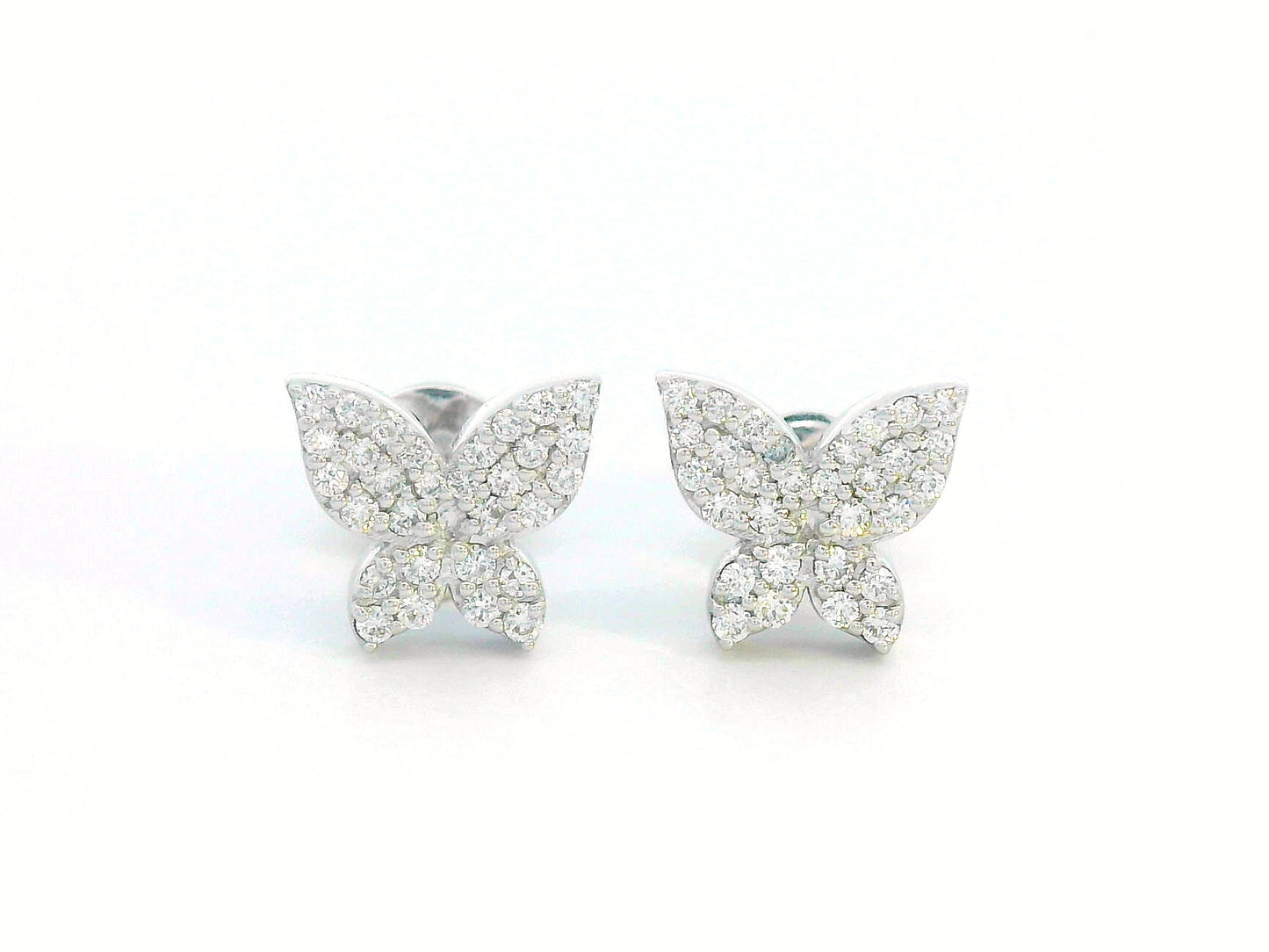 Butterfly diamond stud earrings in 18K gold – 0.26 carats pavé-set diamonds