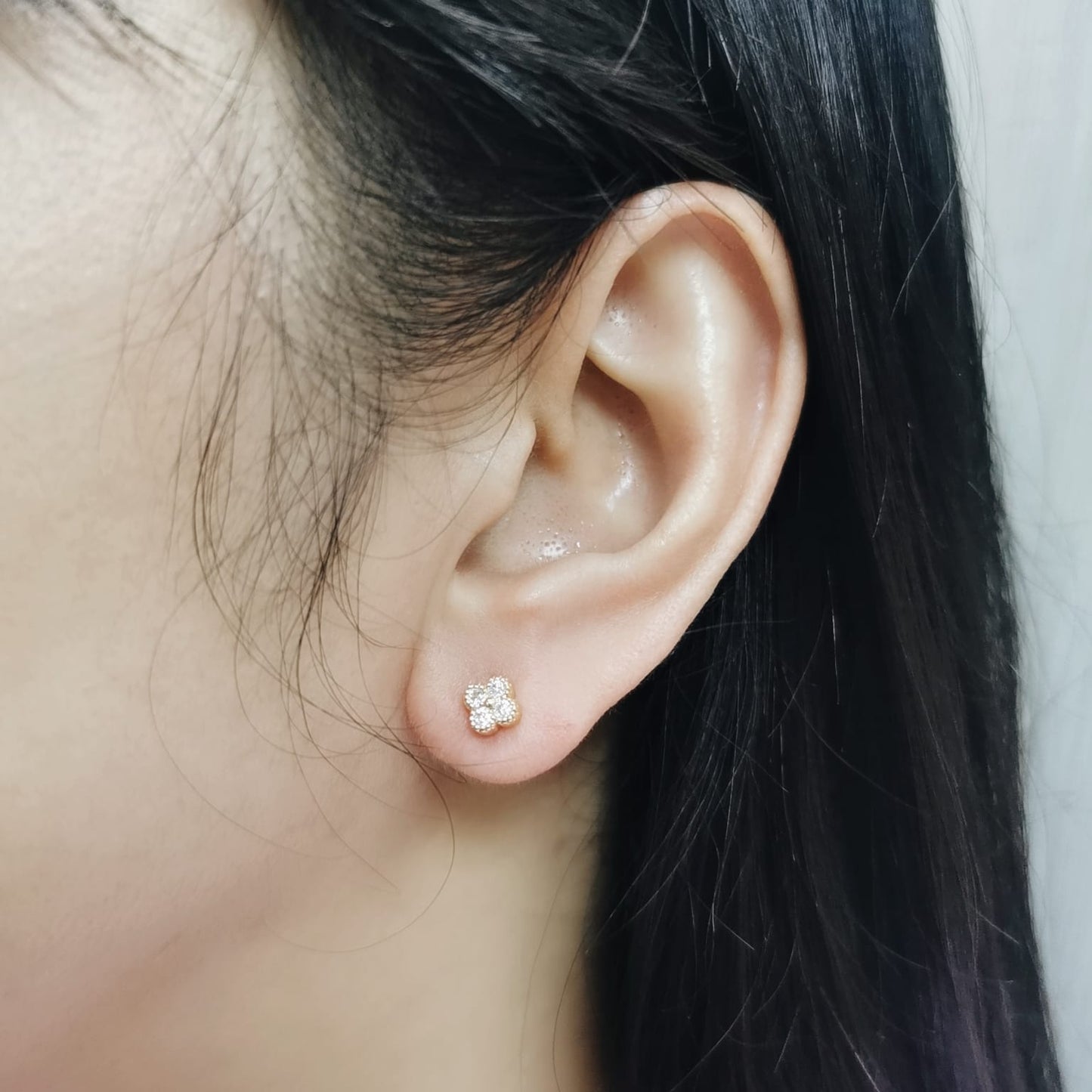 18K yellow gold diamond stud earrings with floral cluster design – 0.30ct minimalist style