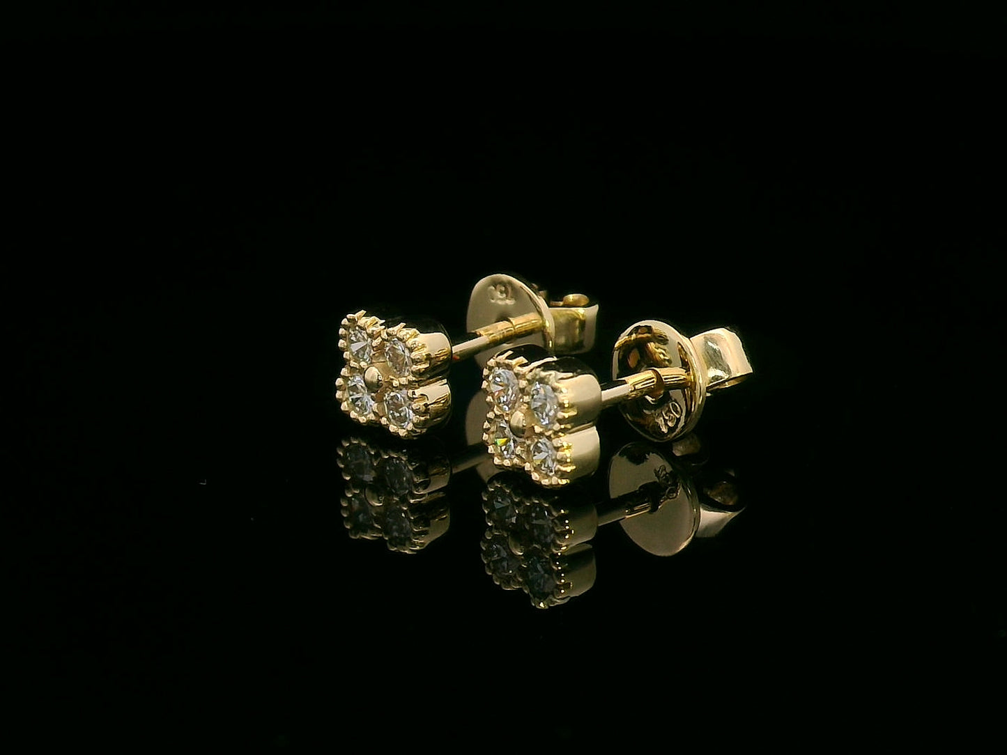 18K yellow gold diamond stud earrings with floral cluster design – 0.30ct minimalist style