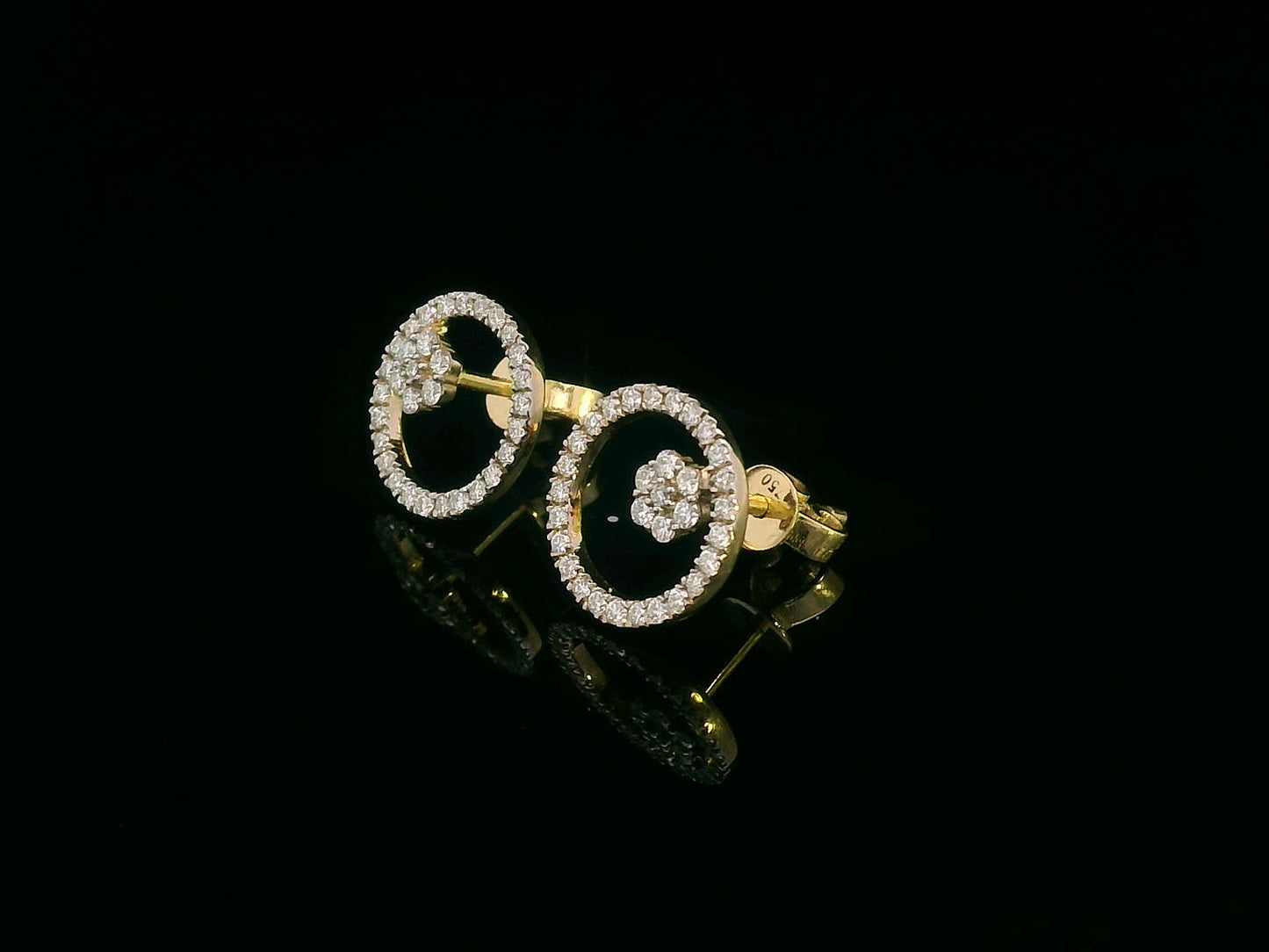 18K gold floral diamond earrings with 0.33 carat round diamonds in a circular stud design