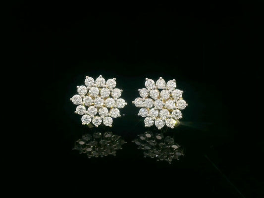 Floral diamond cluster earrings in 18K yellow gold, 1.43 carat total weight