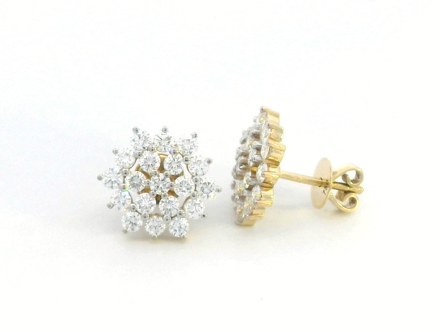 Floral diamond cluster earrings in 18K yellow gold, 1.43 carat total weight