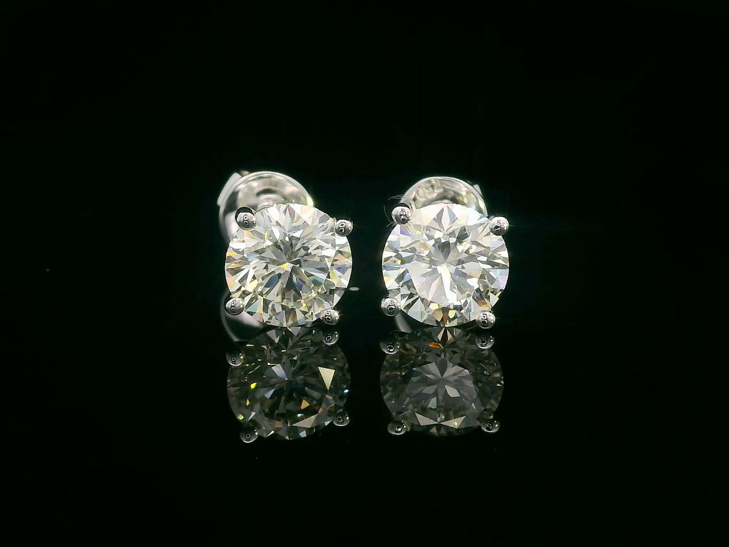 18K gold diamond stud earrings with 1.01ct IGI certified VS2 I color diamonds in solitaire prong setting