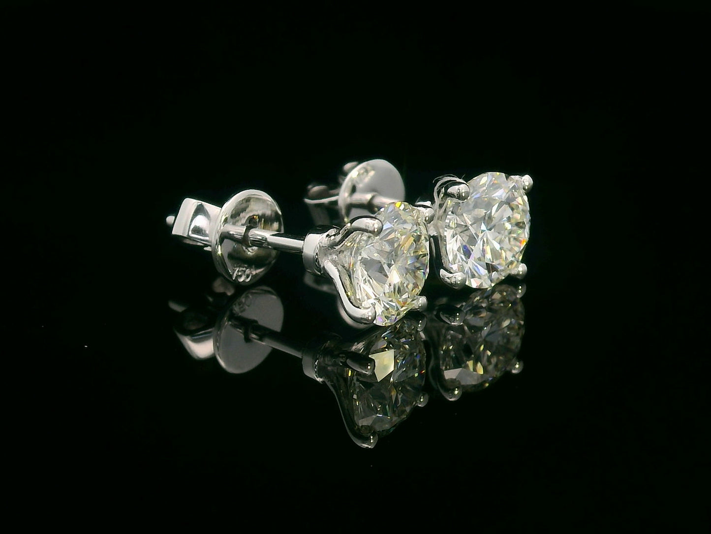 18K gold diamond stud earrings with 1.01ct IGI certified VS2 I color diamonds in solitaire prong setting